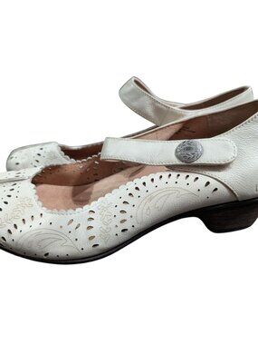 Womens Taos Tango White Leather Mary Jane Shoes Size 8.5 With Perforated Design